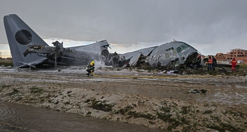 15 dead as Bolivian air force plane carrying banknotes crashes