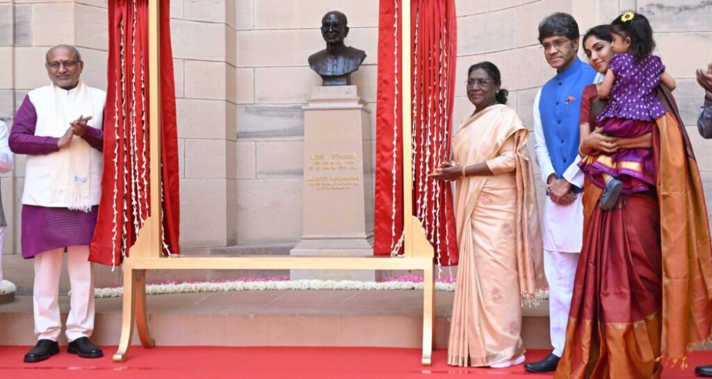 President replaces Lutyens bust with Rajaji at Rashtrapati Bhavan President replaces Lutyens bust with Rajaji at Rashtrapati Bhavan