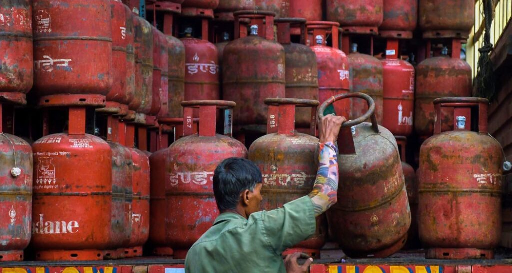 Centre will increase LPG provide, urges PNG for companies Centre increases LPG supply, urges PNG for businesses