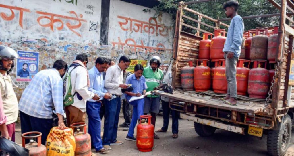 LPG crisis hits hotels in B'luru, Chennai, Mumbai; Centre reacts