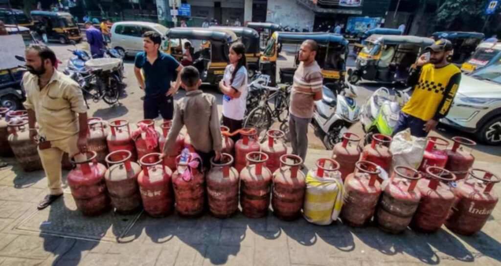 LPG crisis shuts 20 pc of Mumbai restaurants, hotels