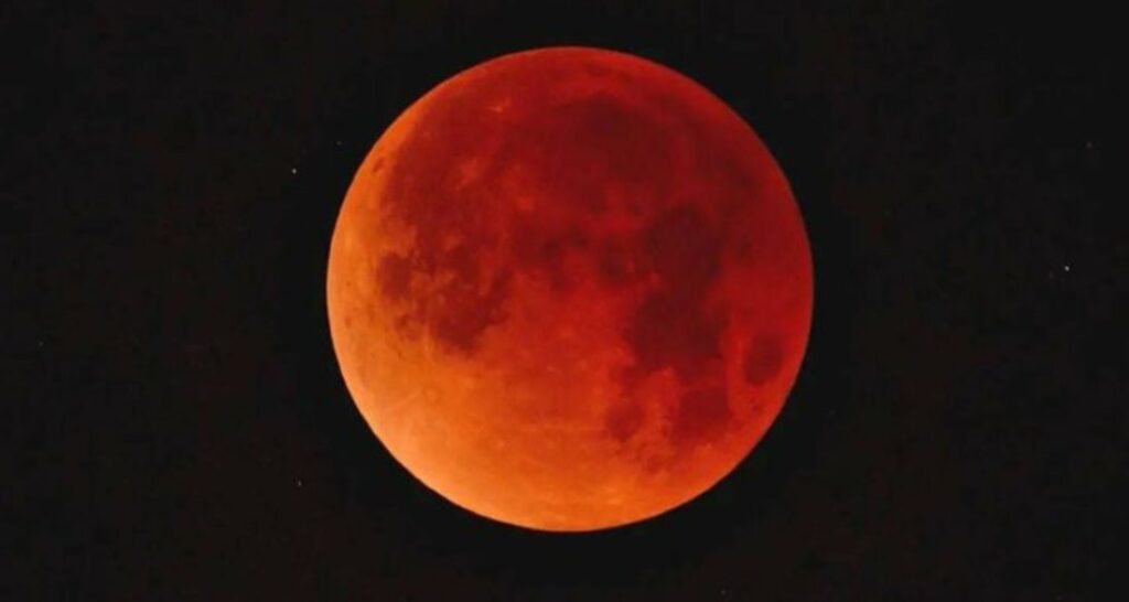 Closing overall lunar eclipse ahead of 2029 the following day Last total lunar eclipse before 2029 tomorrow