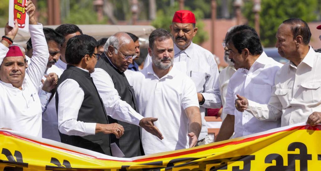 OppnpProtests LPG shortage, Rahul says PM ‘gayab’