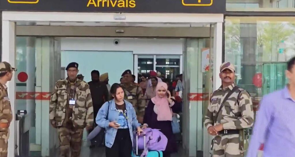 Over 52,000 stranded Indians make safe return from Gulf