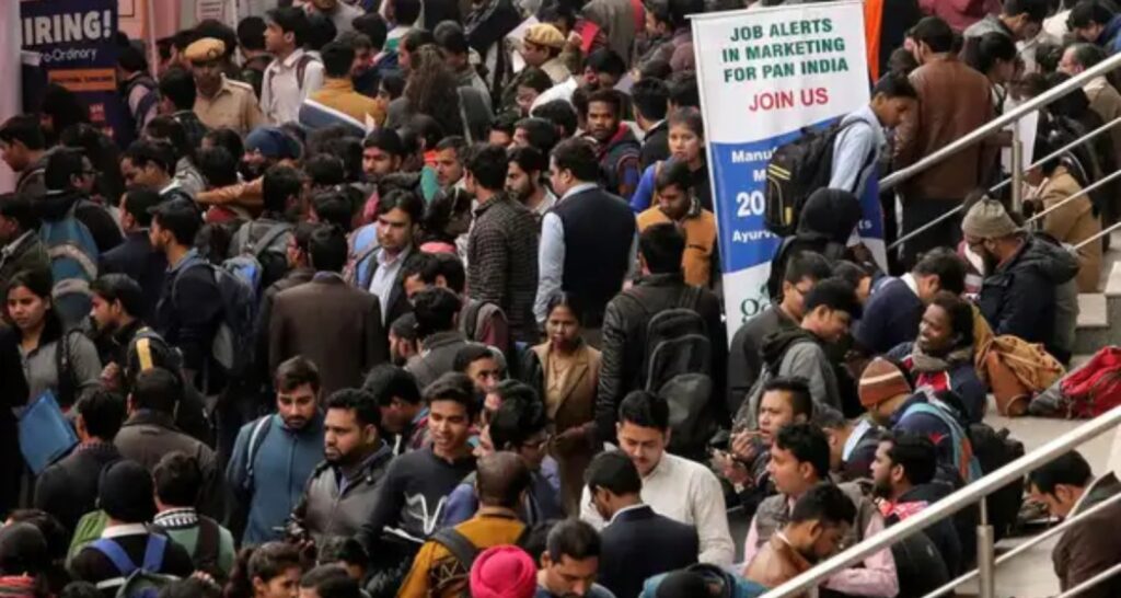 Unemployment dips to 4.9% in February, shows govt survey
