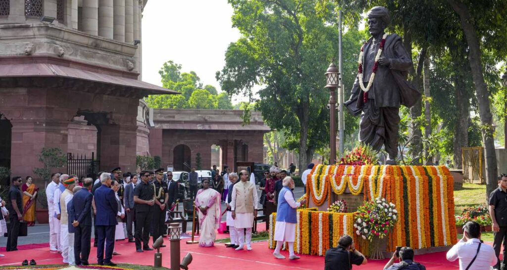 PM Modi, President Murmu lead tributes to Jyotirao Phule
