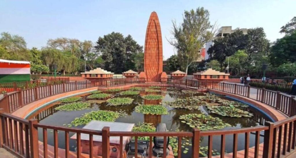 President, PM Modi pay tribute to Jallianwala Bagh martyrs
