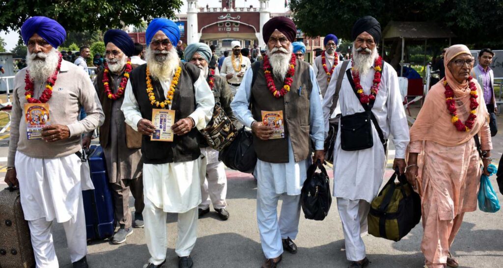 78 Sikh pilgrims stopped at Ind-Pak border because of documentation 78 Sikh pilgrims stopped at Ind-Pak border due to documentation