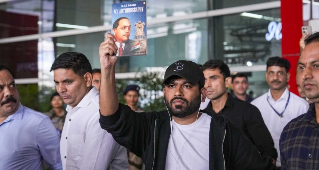 CJP founder arrives in Delhi, urges non violent Jantar Mantar protes… CJP founder arrives in Delhi, urges peaceful Jantar Mantar protes...