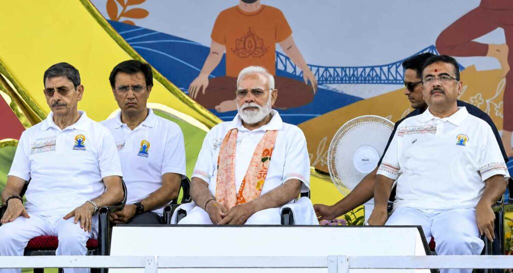 PM leads Yoga Day match from Kolkata’s Pink Street, 1000’s sign up for PM leads Yoga Day event from Kolkata’s Red Road, thousands join