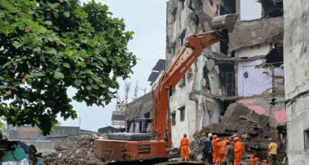 9 useless as ‘unsafe’ construction collapses close to Mumbai 9 dead as ‘unsafe’ building collapses near Mumbai