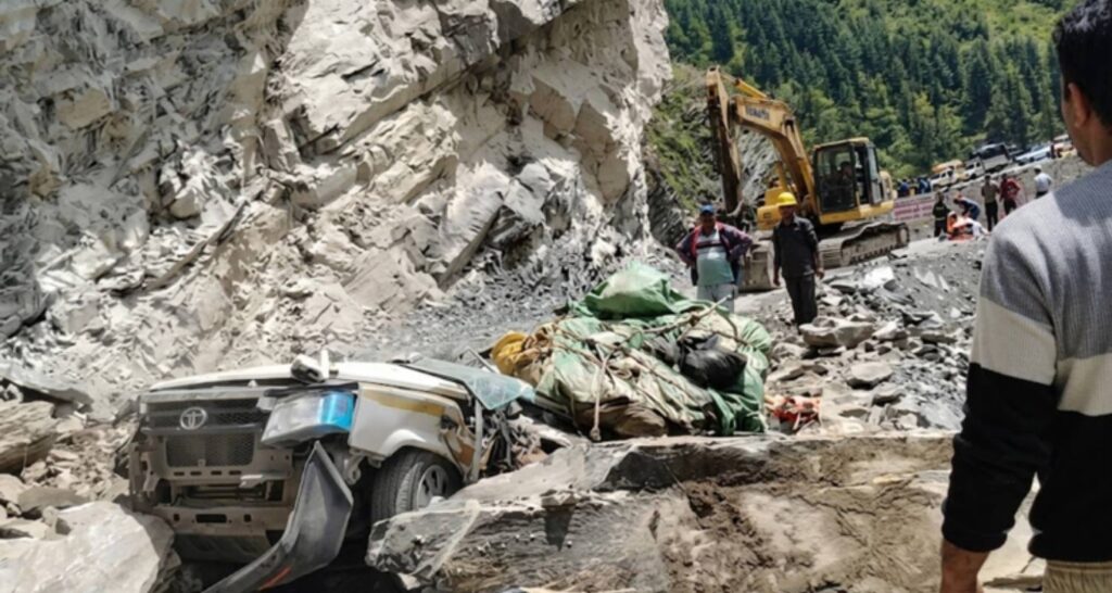 A taxi wearing passengers from Kullu to the far flung Pangi Valley … A taxi carrying passengers from Kullu to the remote Pangi Valley ...