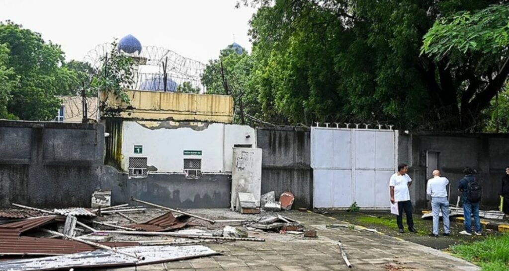 India, Pakistan demolish structures outside High Commissions