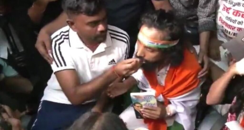J'khand students end hunger strike, seek CBI probe