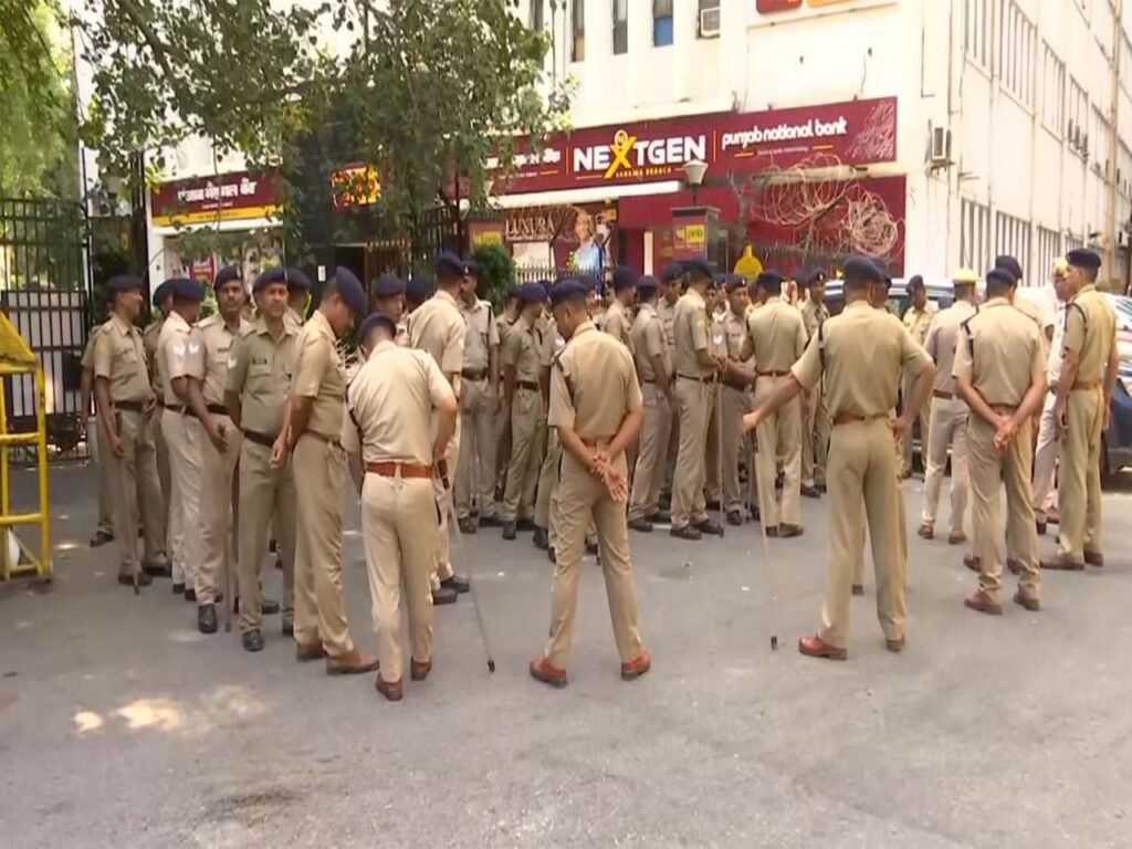Police Deployed at ECI Workplace Forward of Delhi Congress Protest Police Deployed at ECI Office Ahead of Delhi Congress Protest